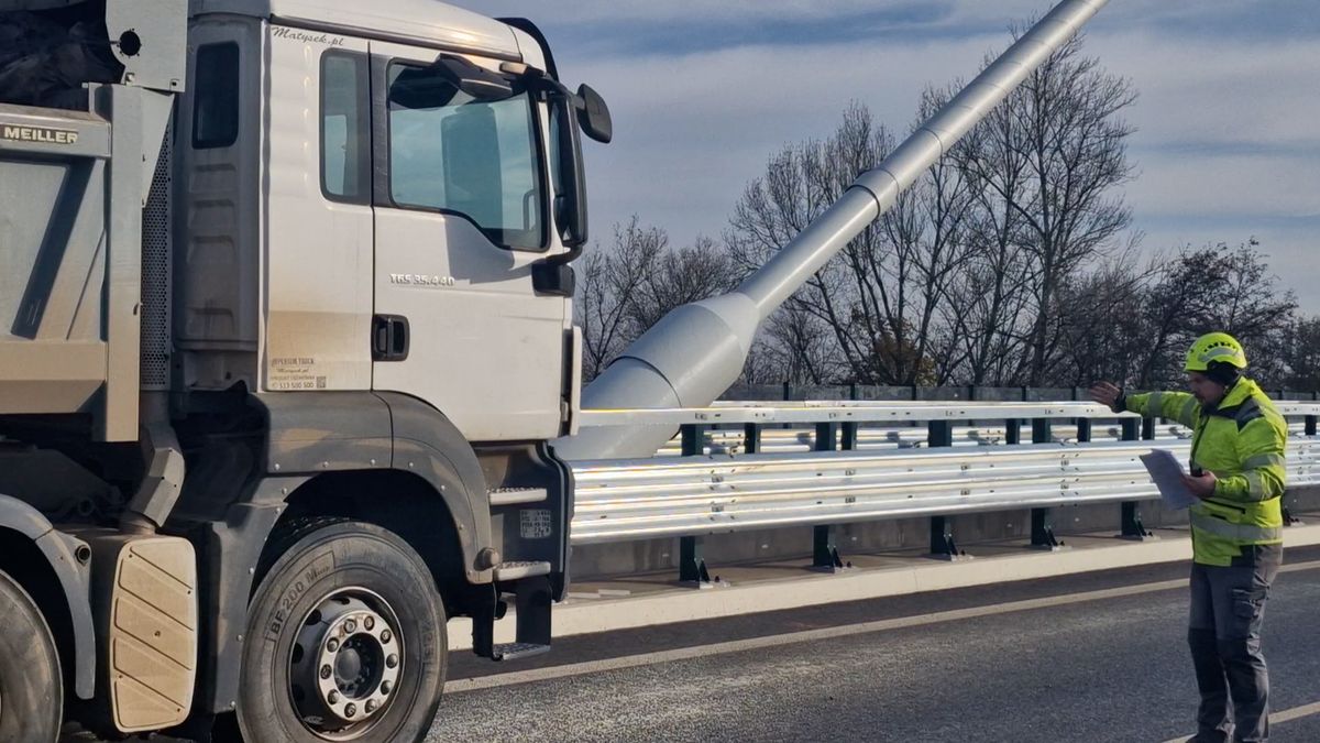 Náklaďáky testovaly největší zavěšený lanový most v Česku